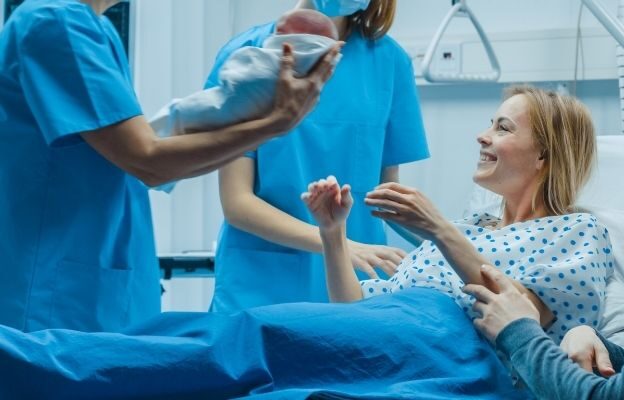 Doula e Ostetriche: Evoluzione dei Rapporti